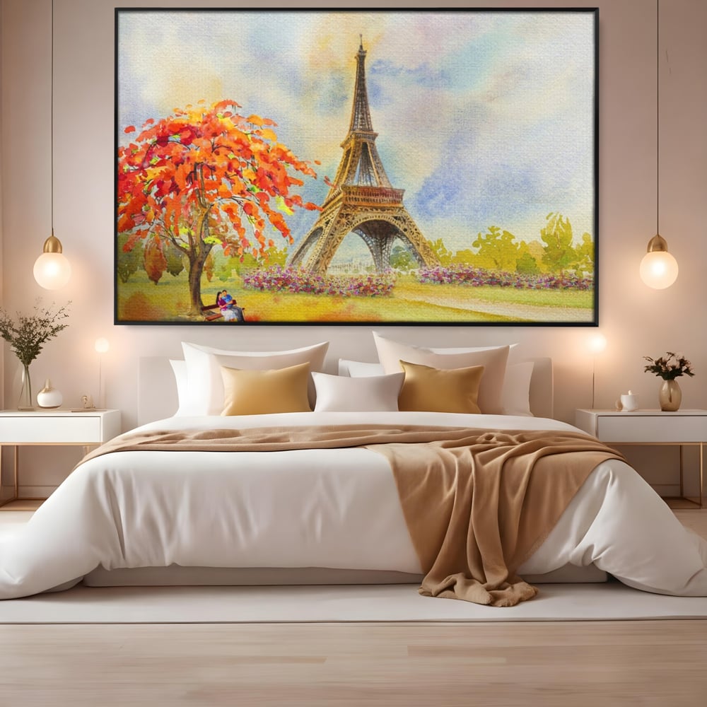Tablou canvas cu pictura cu turnul eiffel si indragostiti, in rama de aluminiu negru, pe perete intr-un dormitor